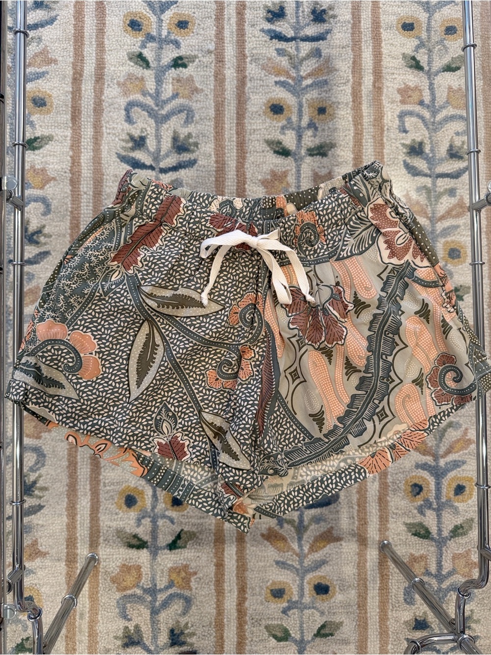 Printed Drawstring Shorts with pockets - Picture 2 of 7